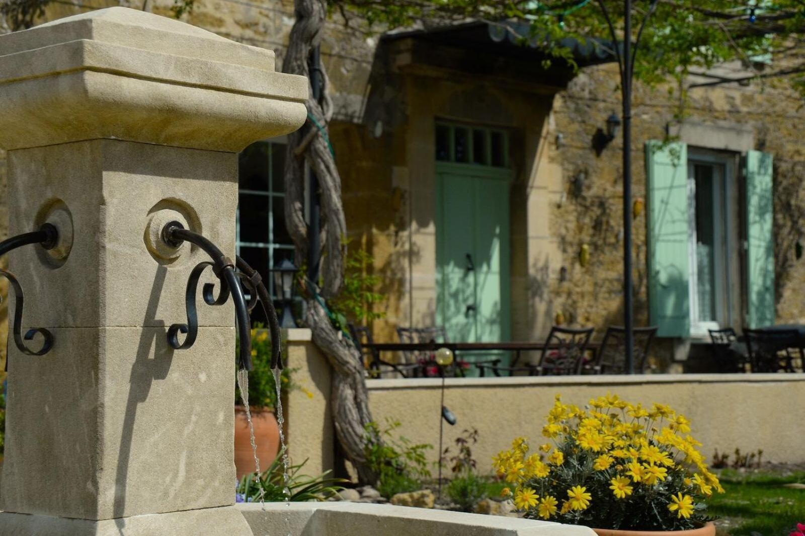 Fontaine Des Magnarelles Hotel Althen-des-Paluds Exterior foto